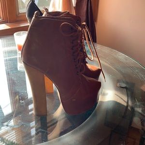 Wild pair heels size 5